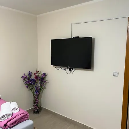 Zanes Mini Center Апартаменты Кладово