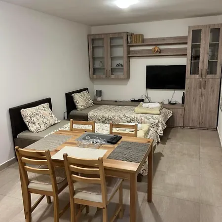 Zanes Mini Center Апартаменты *